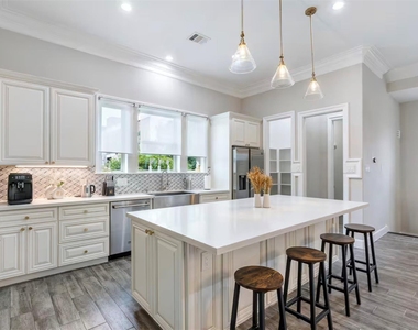 1719 Blodgett Street - Photo Thumbnail 11