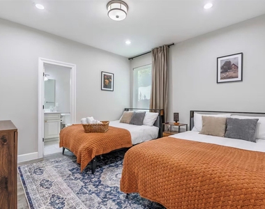 1719 Blodgett Street - Photo Thumbnail 17