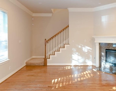 1507 Shady Villa Manner - Photo Thumbnail 5