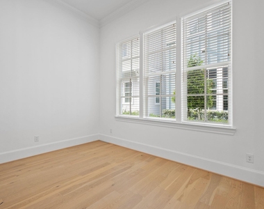 614 Delmar Street - Photo Thumbnail 5