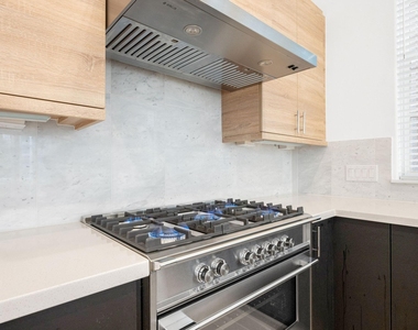 614 Delmar Street - Photo Thumbnail 10