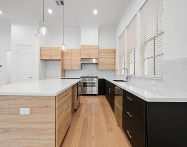 614 Delmar Street - Photo Thumbnail 7
