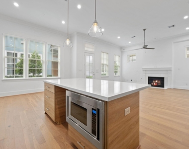 614 Delmar Street - Photo Thumbnail 9