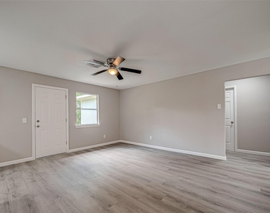8619 Valley Meadow Drive - Photo Thumbnail 14