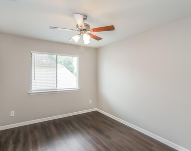 8238 Fuqua Gardens Drive - Photo Thumbnail 10