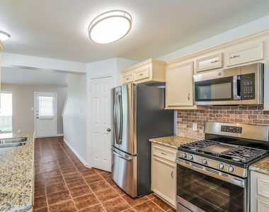 8238 Fuqua Gardens Drive - Photo Thumbnail 5