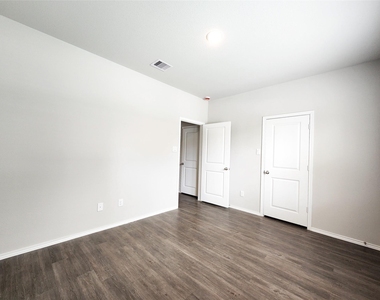 26471 Joy Village Drive - Photo Thumbnail 7