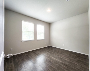 26471 Joy Village Drive - Photo Thumbnail 6