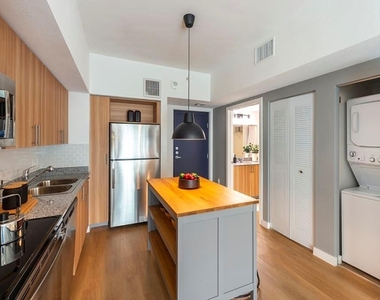 18036 Park Row Blvd - Photo Thumbnail 1