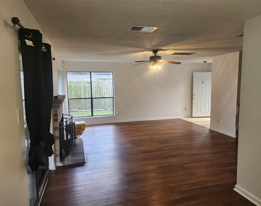 8239 Viny Ridge Drive - Photo Thumbnail 4