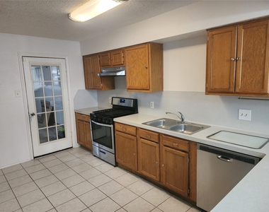 8239 Viny Ridge Drive - Photo Thumbnail 6