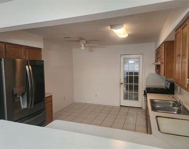 8239 Viny Ridge Drive - Photo Thumbnail 5