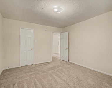 10840 Sycamore Drive N - Photo Thumbnail 36