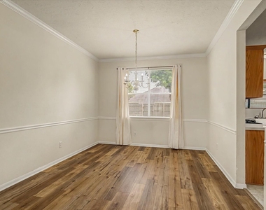 10840 Sycamore Drive N - Photo Thumbnail 9