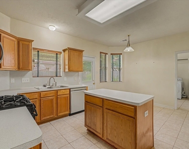 10840 Sycamore Drive N - Photo Thumbnail 13