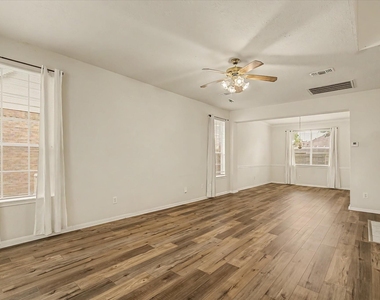10840 Sycamore Drive N - Photo Thumbnail 8