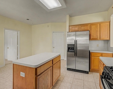10840 Sycamore Drive N - Photo Thumbnail 16
