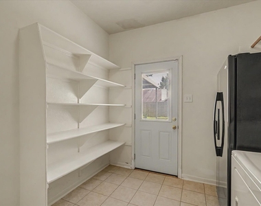 10840 Sycamore Drive N - Photo Thumbnail 21