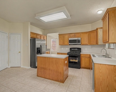 10840 Sycamore Drive N - Photo Thumbnail 15