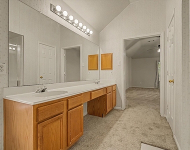 10840 Sycamore Drive N - Photo Thumbnail 30