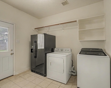 10840 Sycamore Drive N - Photo Thumbnail 20