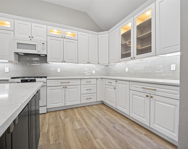 3117 Cedar Knolls Drive - Photo Thumbnail 12