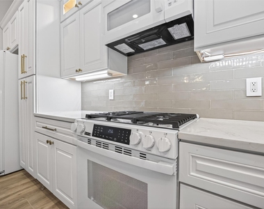 3117 Cedar Knolls Drive - Photo Thumbnail 14