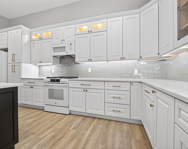 3117 Cedar Knolls Drive - Photo Thumbnail 13