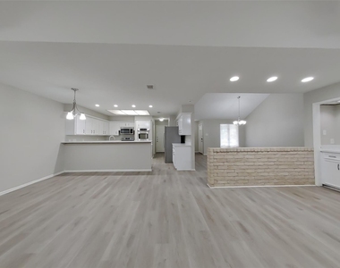 3619 Maple Glen Drive - Photo Thumbnail 2