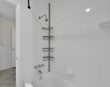 1018 Surrey Court - Photo Thumbnail 19