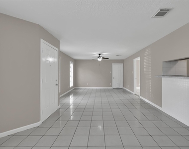 1018 Surrey Court - Photo Thumbnail 10