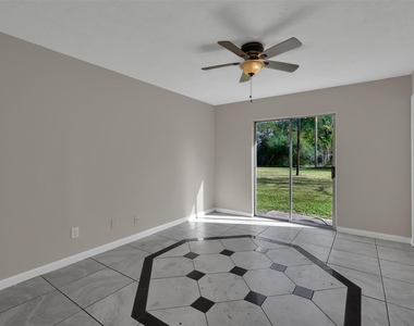 1018 Surrey Court - Photo Thumbnail 16