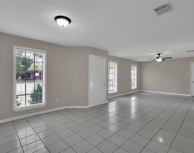 1018 Surrey Court - Photo Thumbnail 8