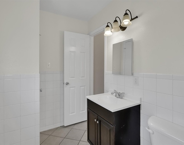 1018 Surrey Court - Photo Thumbnail 20