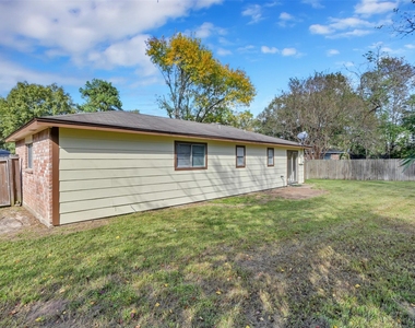 1018 Surrey Court - Photo Thumbnail 27