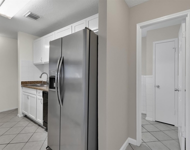 1018 Surrey Court - Photo Thumbnail 14