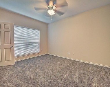 1919 Post Oak Park Drive - Photo Thumbnail 2