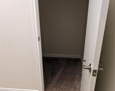 5206 Gerent Lane - Photo Thumbnail 12