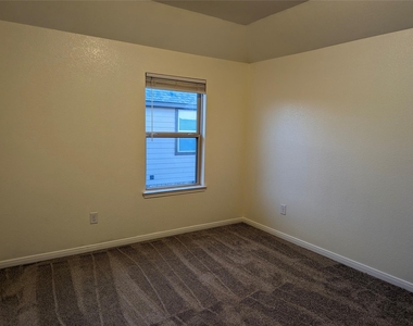 5206 Gerent Lane - Photo Thumbnail 7