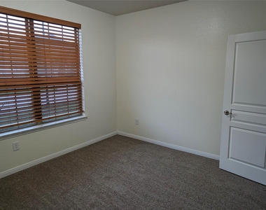 5206 Gerent Lane - Photo Thumbnail 4