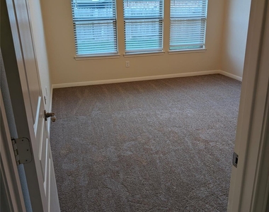 5206 Gerent Lane - Photo Thumbnail 13