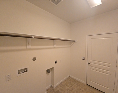 5206 Gerent Lane - Photo Thumbnail 13