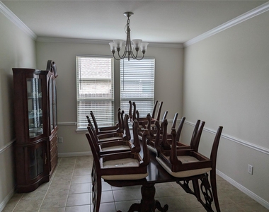 5206 Gerent Lane - Photo Thumbnail 2