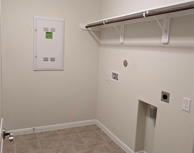 5206 Gerent Lane - Photo Thumbnail 18