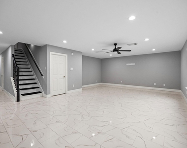 4500 Upland Circle Drive - Photo Thumbnail 12