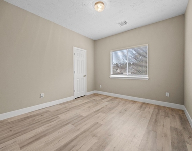 4500 Upland Circle Drive - Photo Thumbnail 24