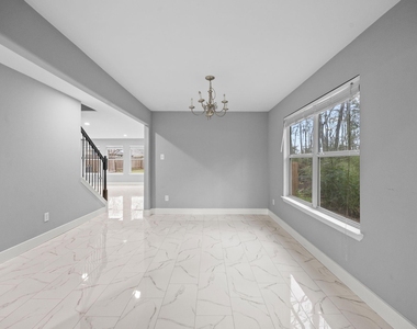 4500 Upland Circle Drive - Photo Thumbnail 4