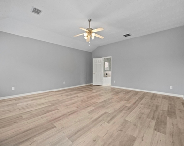 4500 Upland Circle Drive - Photo Thumbnail 17