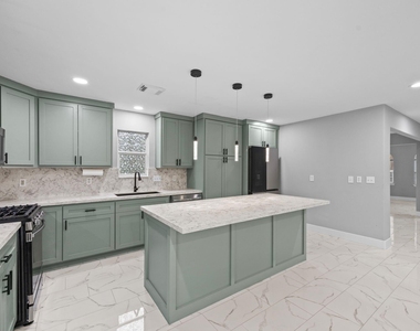 4500 Upland Circle Drive - Photo Thumbnail 8