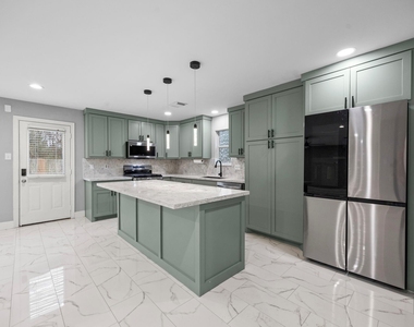 4500 Upland Circle Drive - Photo Thumbnail 6